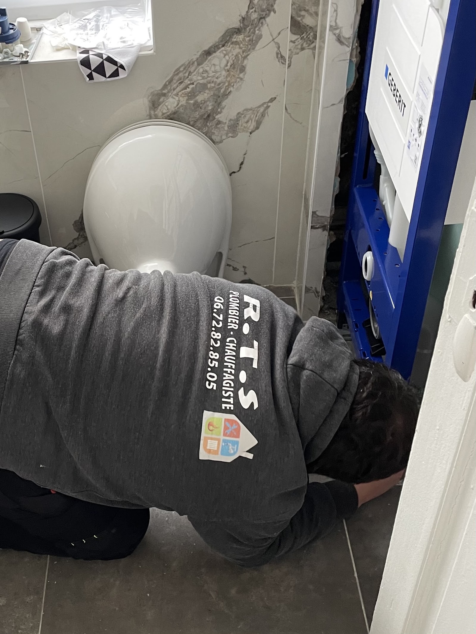 Mise en place technique d'un bâti-support WC